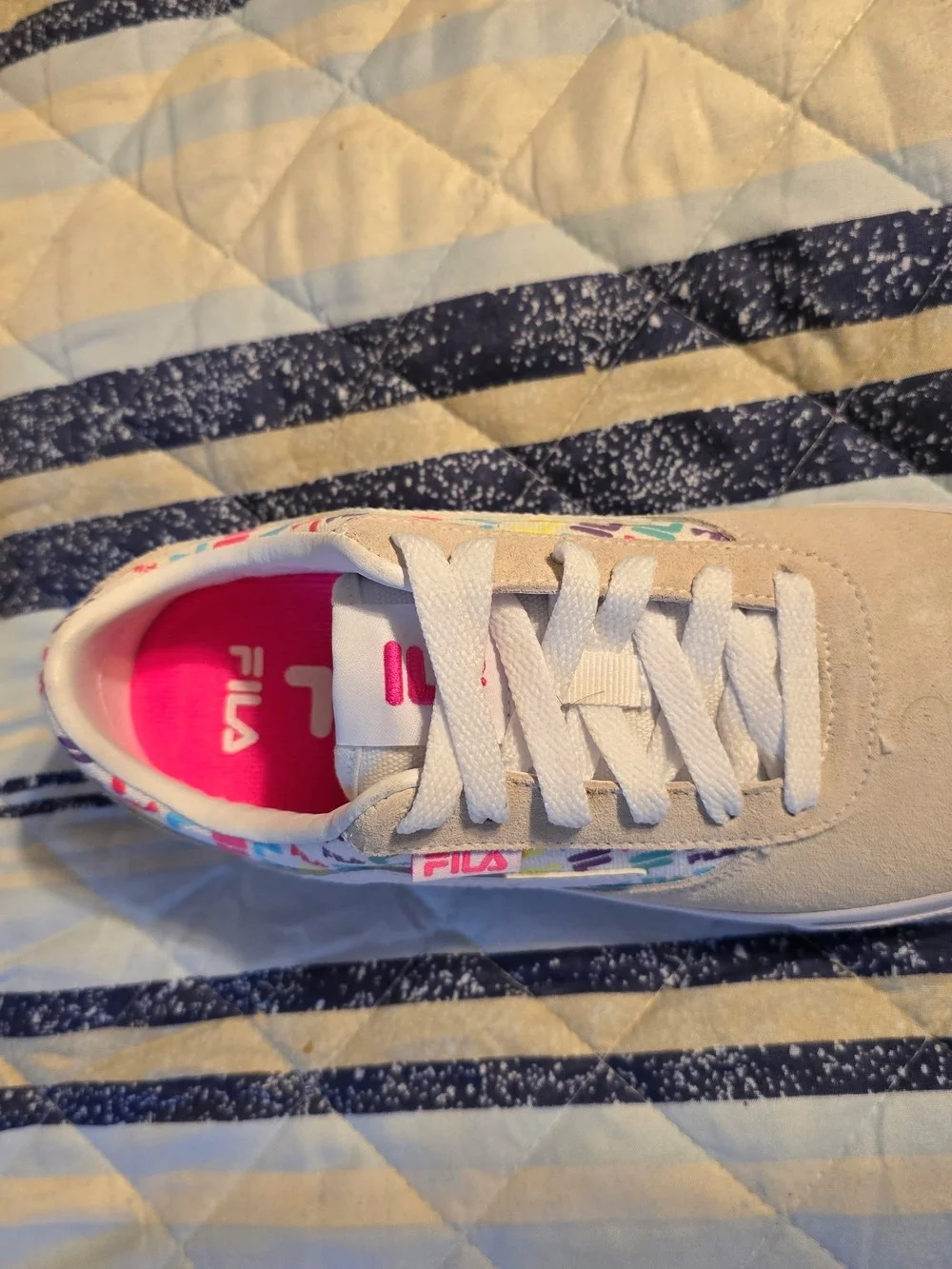 FILA Beige Suede Sneakers Multicolor Logo Accent Sz 6 Women